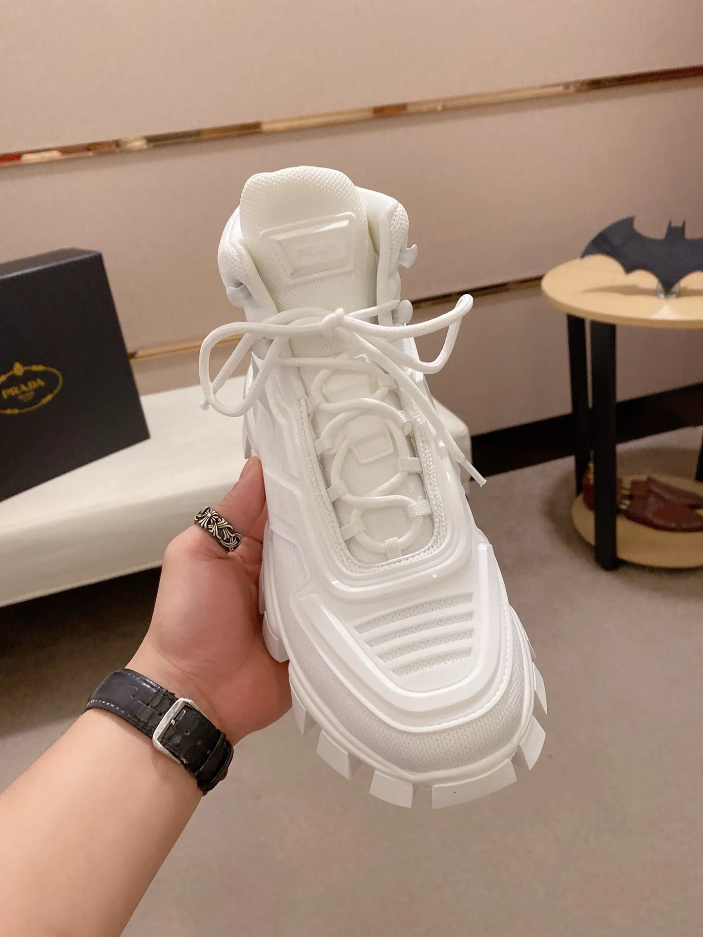 Men's shoes 💰 660💰 ✔️✔️✔️High version for couples 👫 High-quality new PRADA (Prada) counters are launched simultaneously, new men's shoes, 😘fabrics are selected from first-layer cowhide. Lining: imported elastic mesh➕cowhide lining. 👍🏿High-end☄️Open-molded non-slip rubber outsole, exquisite lines, simple and elegant, comfortable and high-end for leisure travel. Number of yards: 35 to 44. Can be customized: 45 46 yards